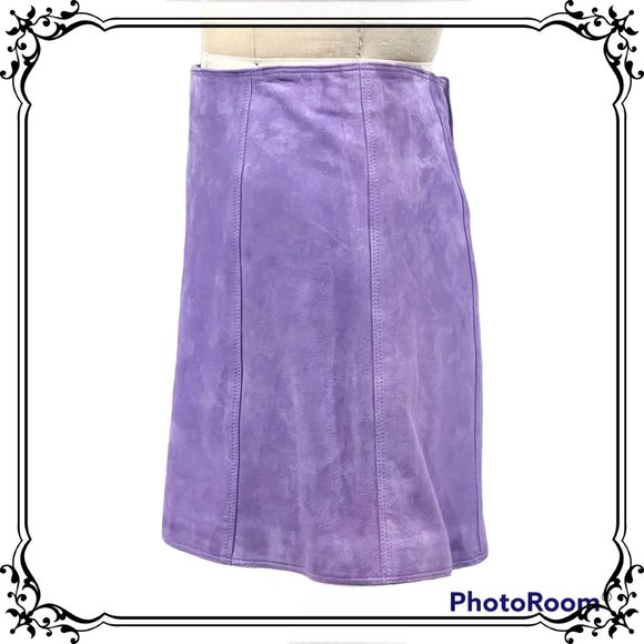 GIANNI VERSACE Vintage Lavender Suede A-Line Mini Skirt - (GUC) - Picture 4 of 7